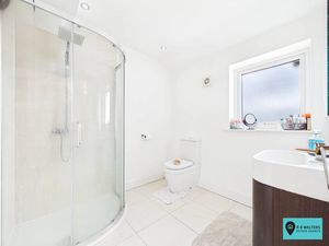 En Suite - click for photo gallery